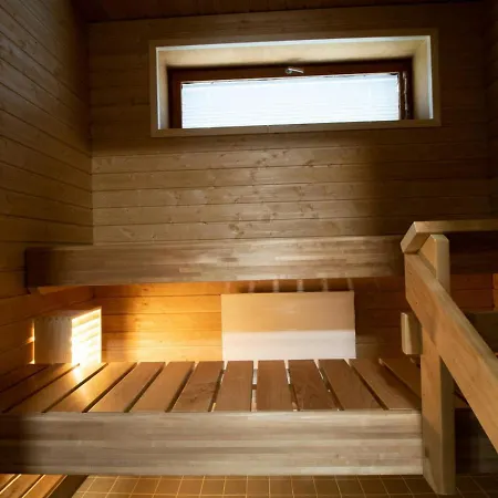 Spacious For 6 With Sauna In Vuosaari 赫尔辛基